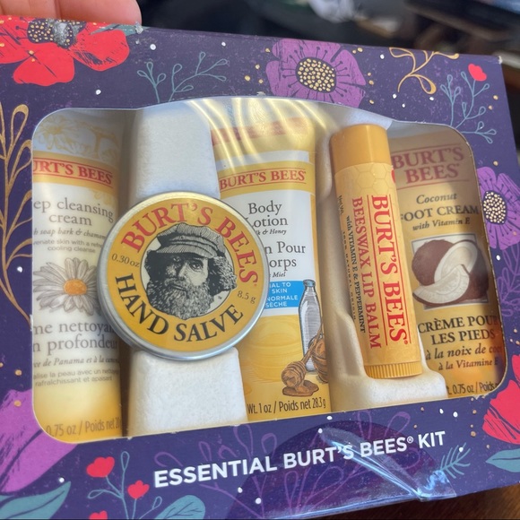 BURT'S BEES Essential Burts Bees Kit Gift - Picture 2 of 6